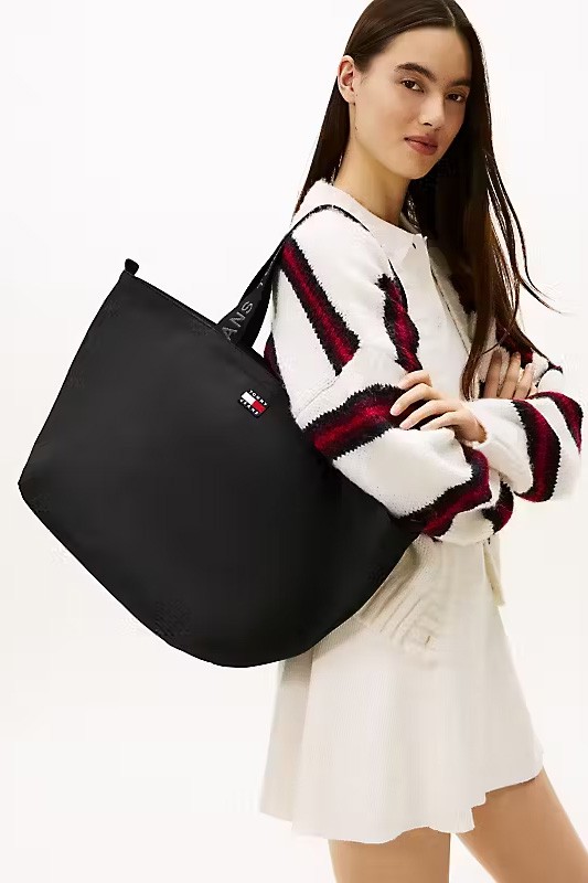 Tommy Hilfiger Tommy Jeans Kadın Yazılı Askılı Tote Omuz Çantası %100 Polyester Siyah Modern Tasarım görsel 4