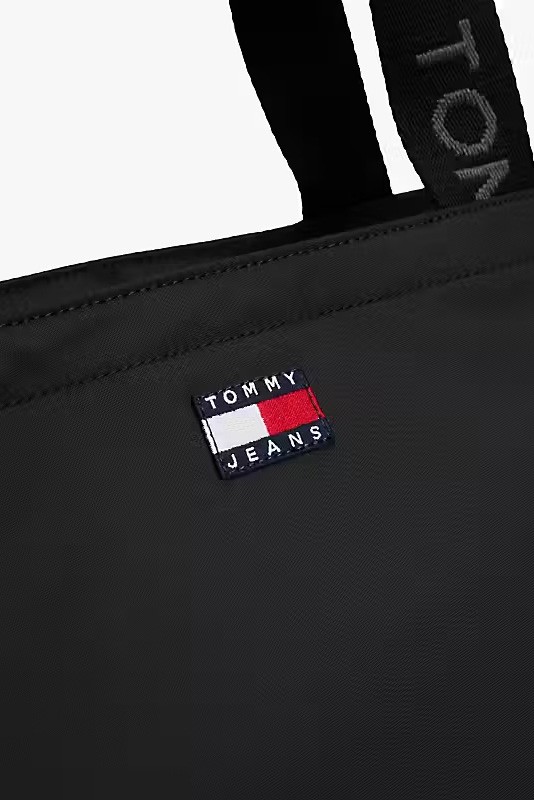 Tommy Hilfiger Tommy Jeans Kadın Yazılı Askılı Tote Omuz Çantası %100 Polyester Siyah Modern Tasarım görsel 3