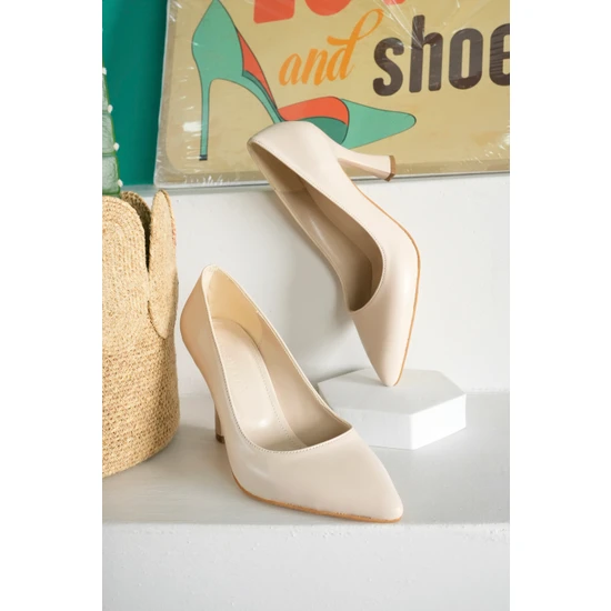 Marshetta Shoes Perla Model Kadın Bej Sivri Burun Stiletto Topuklu Ayakkabı