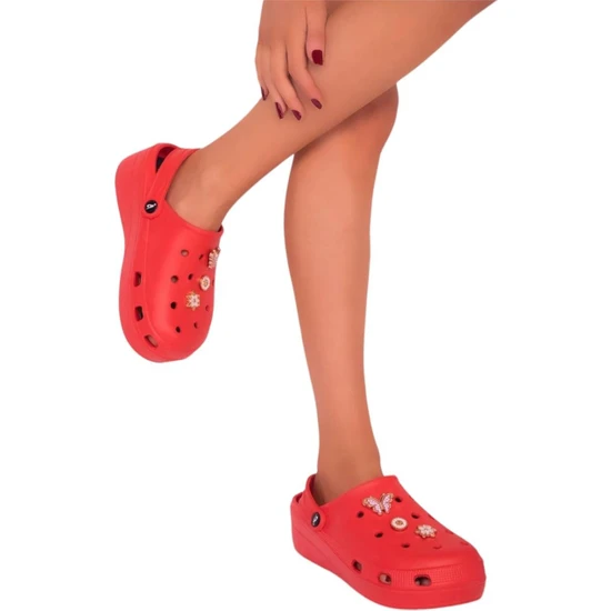 Liger Yüksek Taban Aksesuarlı Kadın Sandalet Kırmızı