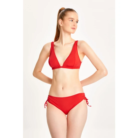 Too Salty Swimwear Kadın Kırmızı Üçgen Toparlayıcı Alttan Ayarlı Klasik Bel Bikini Takımı 24S109ST