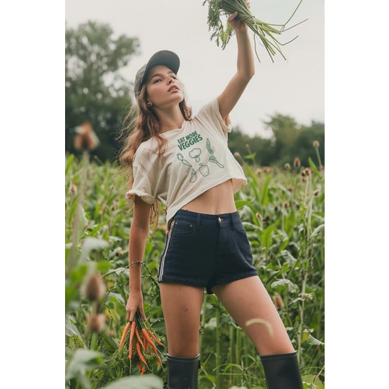 Coredra More Veggies Oversize Kadın Crop T-Shirt Ekru