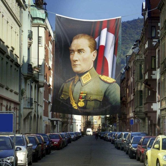 Asilmeydan Üniformalı Gazi Mustafa Kemal Atatürk Poster Dış Cephe Bayrak -400X600CM - 4X6METRE