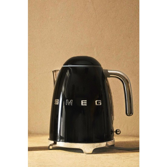 Smeg Su Isıtıcı 1,7 Lt Paslanmaz Çelik Siyah Gizli Rezistanslı Otomatik Kapanma Enerji Tasarruflu
