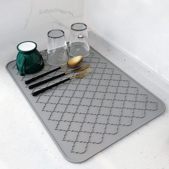 Store Silikon Bulaşık Kurutma Matı, Kaymaz ve Kolay Temizlenebilir Silikon Mat, Isıya Dayanıklı, Bulaşıklar ve Tezgah Üstü Için, Buzdolabı Çekmece Astarı (Gri 40X30CM)