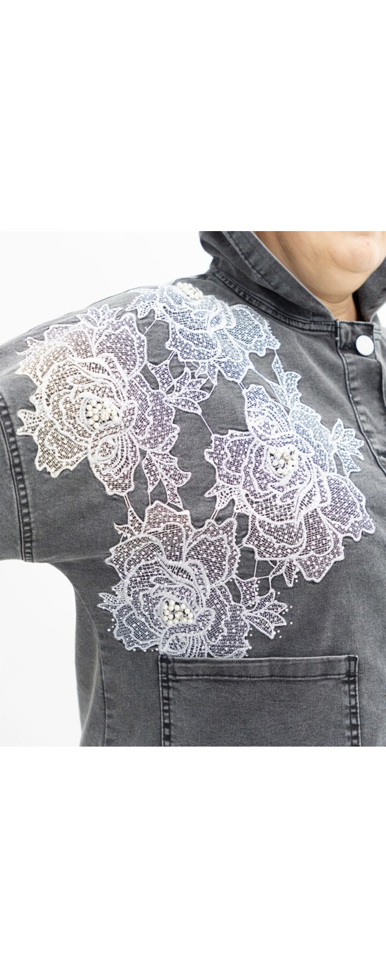 Trieste Wear Büyük Beden Denim Kapüşonlu Gül Deseni Işlemeli Boncuklu Önden Cep Detaylı Düğmeli Kadın Ceket görsel 4