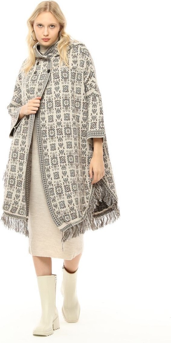 Kadın Kilim Desenli Kapüşonlu Çıtçıt Detaylı Oversize Şık Tasarımlı Kalın Panço görsel 3