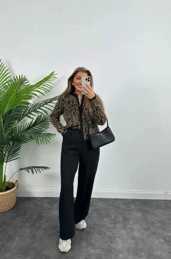 Fresh Moda Leopar Desenli Yumoş Triko Düğmeli Kısa Hırka görsel 2