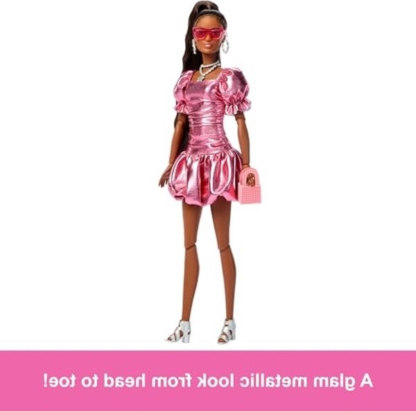 Aesco Barbie Stil Ikonu Bebek, Balon Etekli Metalik Mercan Rengi Elbise Giyen ve Güneş Gözlüğü, Mücevher ve El Çantası Gibi Aksesuarlar Takan, At Kuyruğu Siyah Saçlarıyla, JFP41 görsel 3