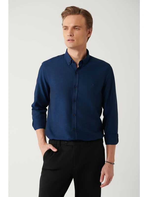 Avva Erkek Lacivert Düğmeli Yaka Kolay Ütülenebilir Oxford Pamuklu Regular Fit Gömlek E002000