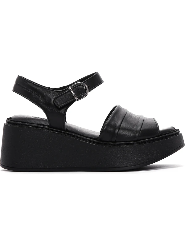 Derimod Kadın Siyah Bilekten Bantlı Dolgu Topuklu Deri Comfort Sandalet