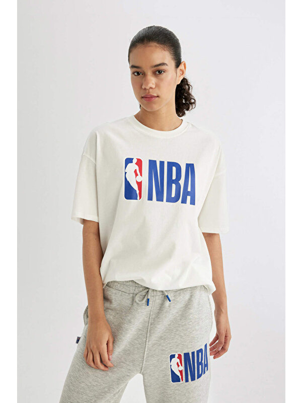 DeFactoFit NBA Wordmark Oversize Fit Bisiklet Yaka Baskılı Kısa Kollu Tişört T5506AZ24SM