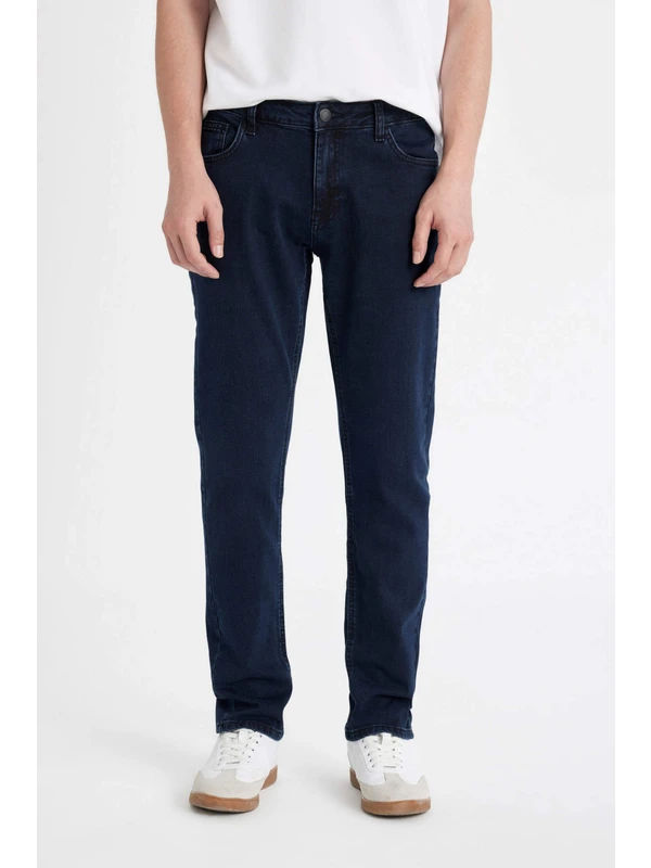 DeFacto Pedro Slim Fit Dar Kalıp Normal Bel Dar Paça Jean Pantolon C6263AX24SM