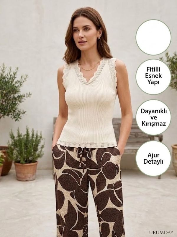 Urumday Eteği Ajurlu V Yaka Atlet Bluz