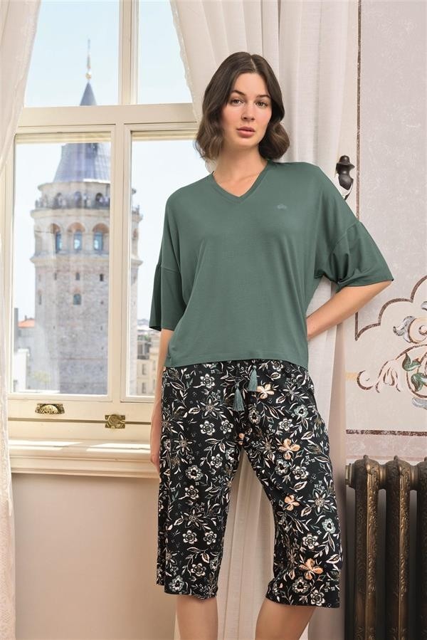 Aesco Arias Closet Çiçek ve Yaprak Desenli V Yaka Büyük Beden Kapri Takımı görsel 4