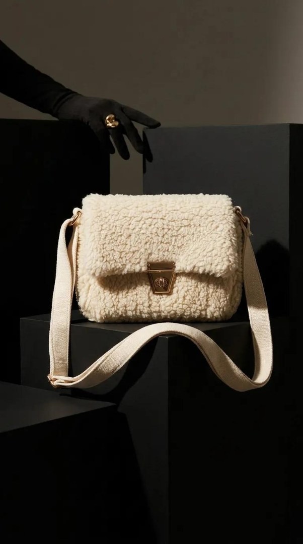 Senson Krem Peluş Görünümlü Kadın Omuz ve Çapraz Askılı Çanta 18X14 cm - Lisinya görsel 2