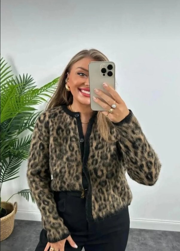 Fresh Moda Leopar Desenli Yumoş Triko Düğmeli Kısa Hırka