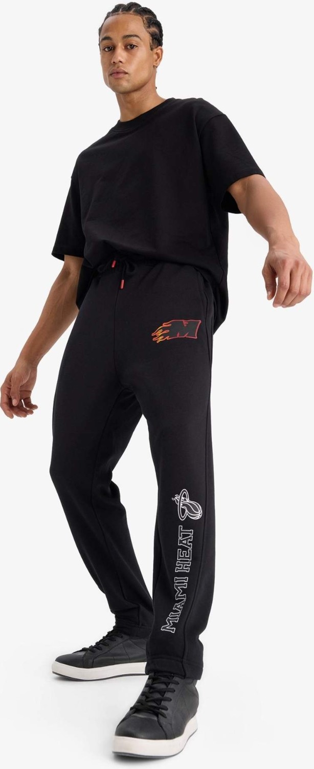 DeFacto NBA Miami Heat Kalın Jogger Eşofman Altı Standart Fit Cepli Esnek Bantlı Paça D6561AX25SP