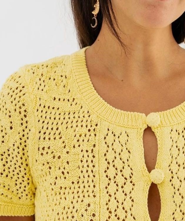 Butik Kadın Sarı Ajurlu Örgü Desenli Düğmeli Kısa Kollu Triko Hırka görsel 4
