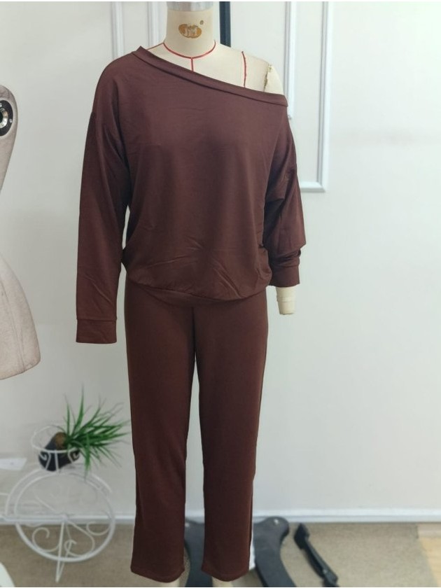 Gökyüzü Moda Kadın Tek Omuzdan Açık Uzun Kollu Viskon Iki Iplik Bluz ve Yan Şerit Detaylı Pantolon Ikili Takım görsel 4