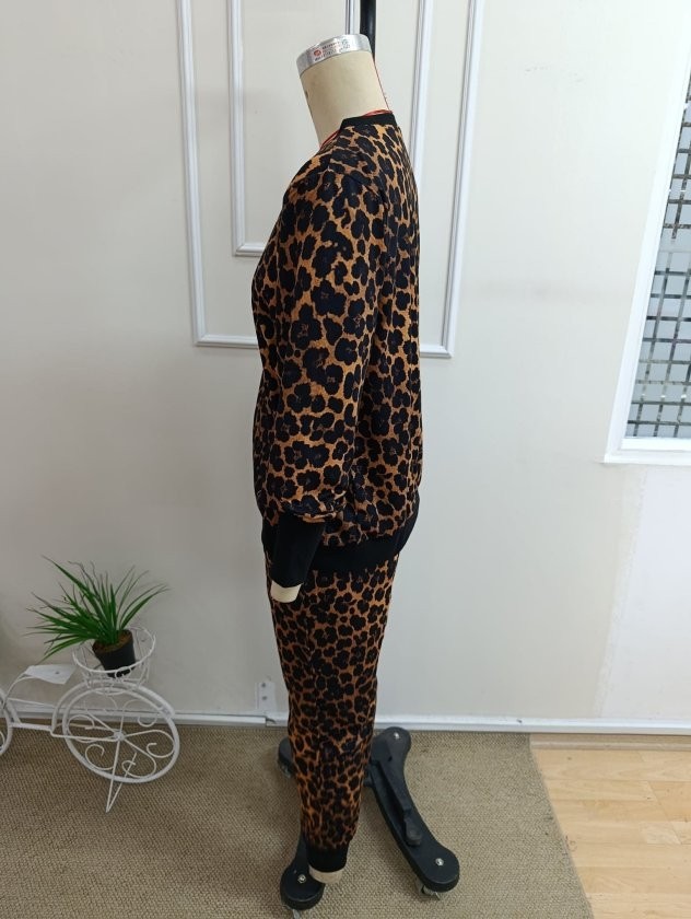 Gökyüzü Moda Kadın Uzun Kollu V Yakalı Desenli Iki Iplik Bluz ve Bağcıklı Pantolon Ikili Takım görsel 5