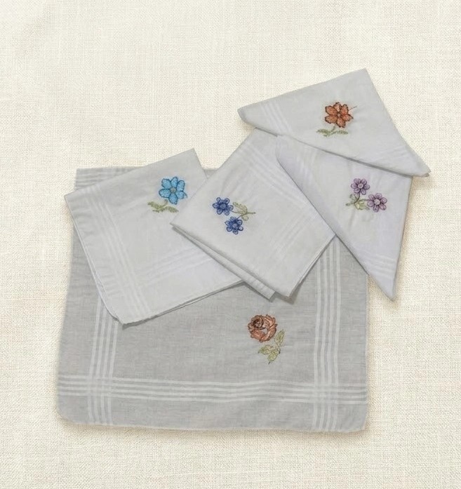 Biçomi Bicomi 12'li Paket: Cilt Dostu %100 Saf Pamuk, Vintage Nakışlı Ekolojik Kadın Mendil Seti
