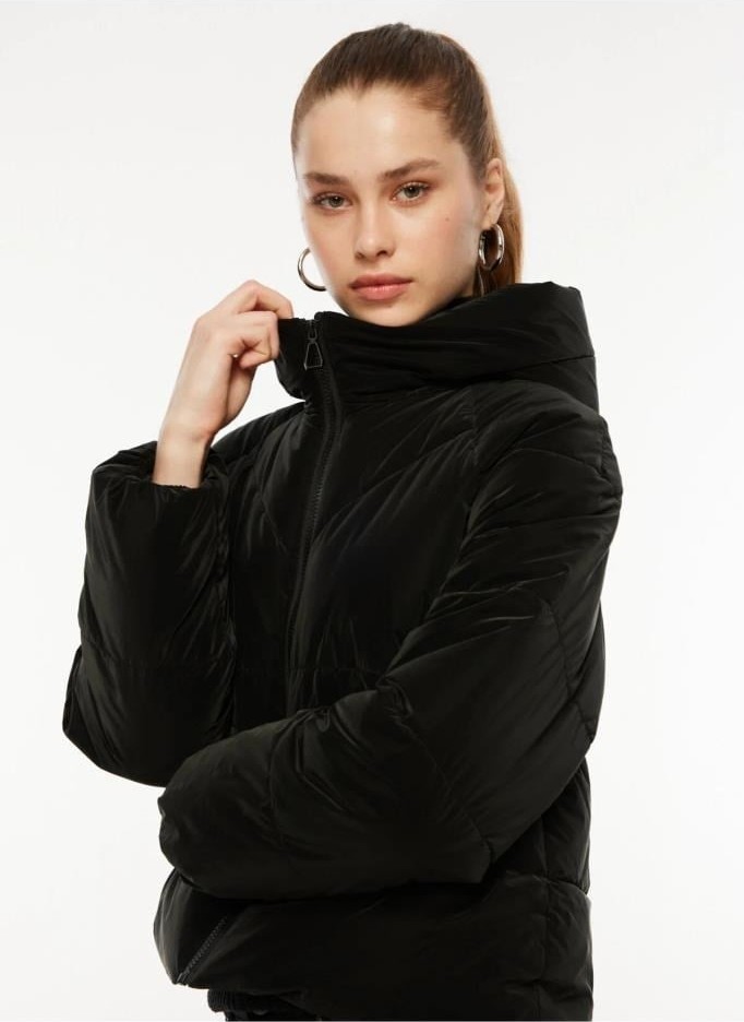 Only Bayan Puffer Kapüşonlu Mont 15318451 görsel 3