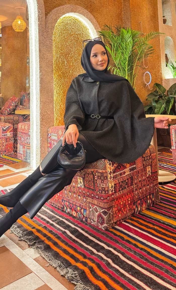 Md Seyyar Kemerli Düğme Detaylı Tesettür Kaşe Panço Füme