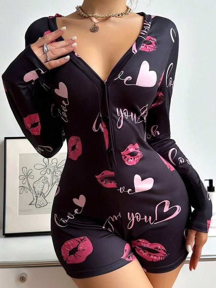 Çamaşır Kenti Pamuklu Kırmızı Öpücük ve Kalp Desenli Düğmeli Uzun Kol Tulum Pijama görsel 2