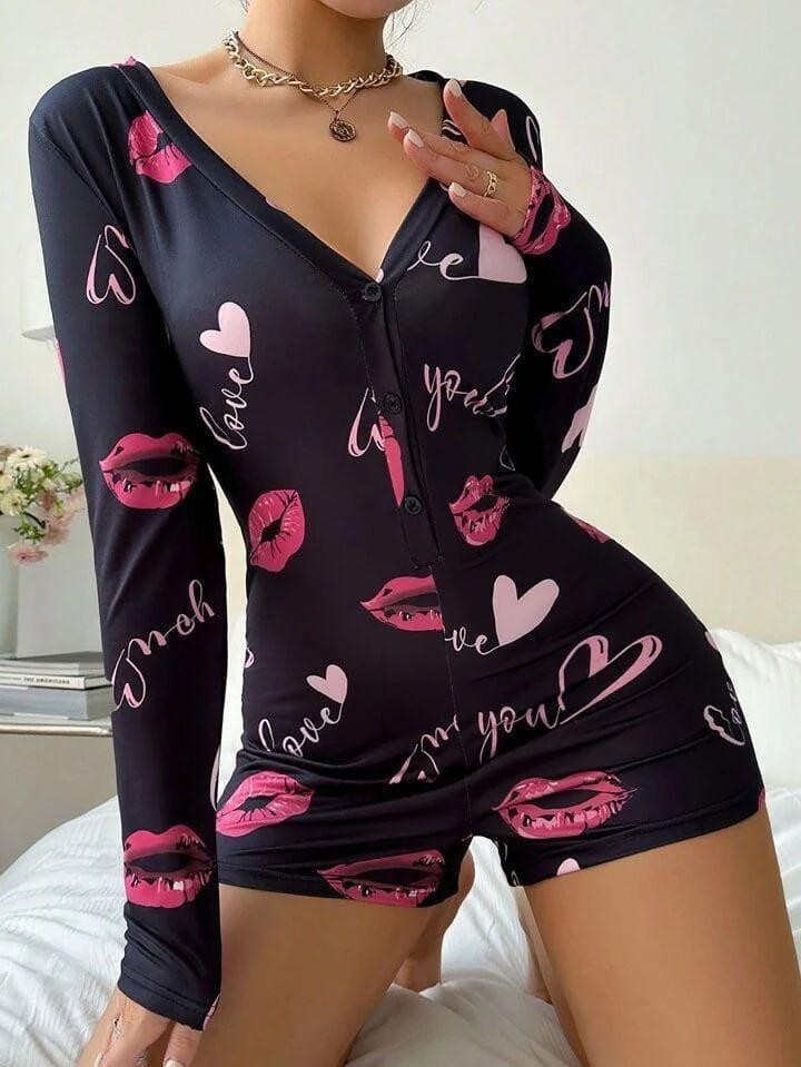 Hobilinka Pamuklu Kırmızı Öpücük ve Kalp Desenli Düğmeli Uzun Kol Tulum Pijama görsel 3