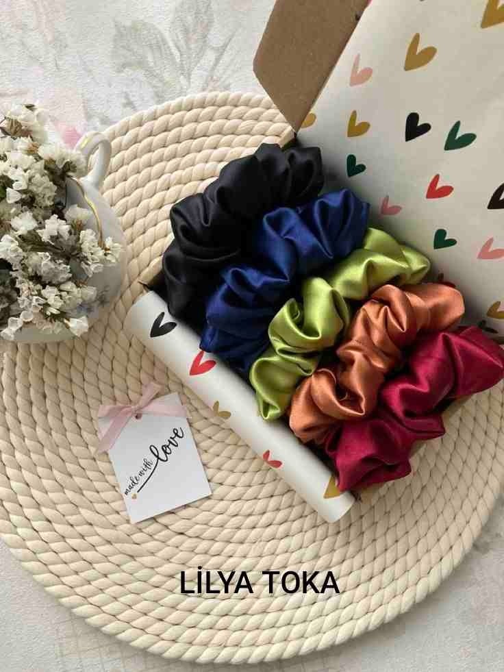 Lilya Toka Kadın 5li Çapı 15 cm Saten Saç Lastik Simit Scrunchi Toka Seti