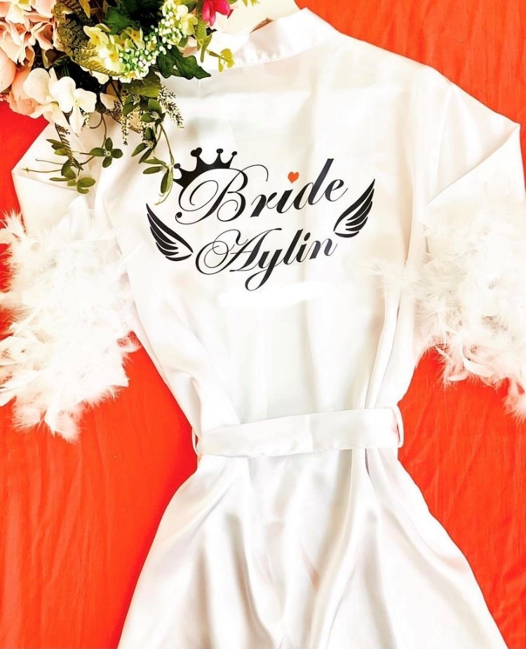Bride By Victoria ( Isminizi Yazıyoruz) Gelin Sabahlığı Bride Sabahlık Kollar Tüylü ve Bride To Be Kuşak görsel 5