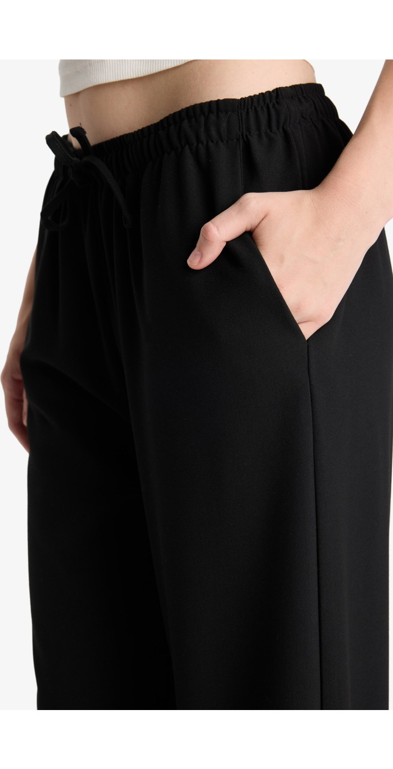 DeFacto Wide Leg Beli Lastikli Bağcıklı Cepli Kumaş Palazzo Pantolon C1428AX25AU görsel 5