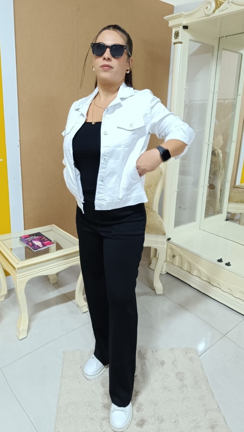 Akşen Giyim Büyük Beden Denim Kot Kumaş Likralı Beyaz Renk Kısa Jean Ceket görsel 3