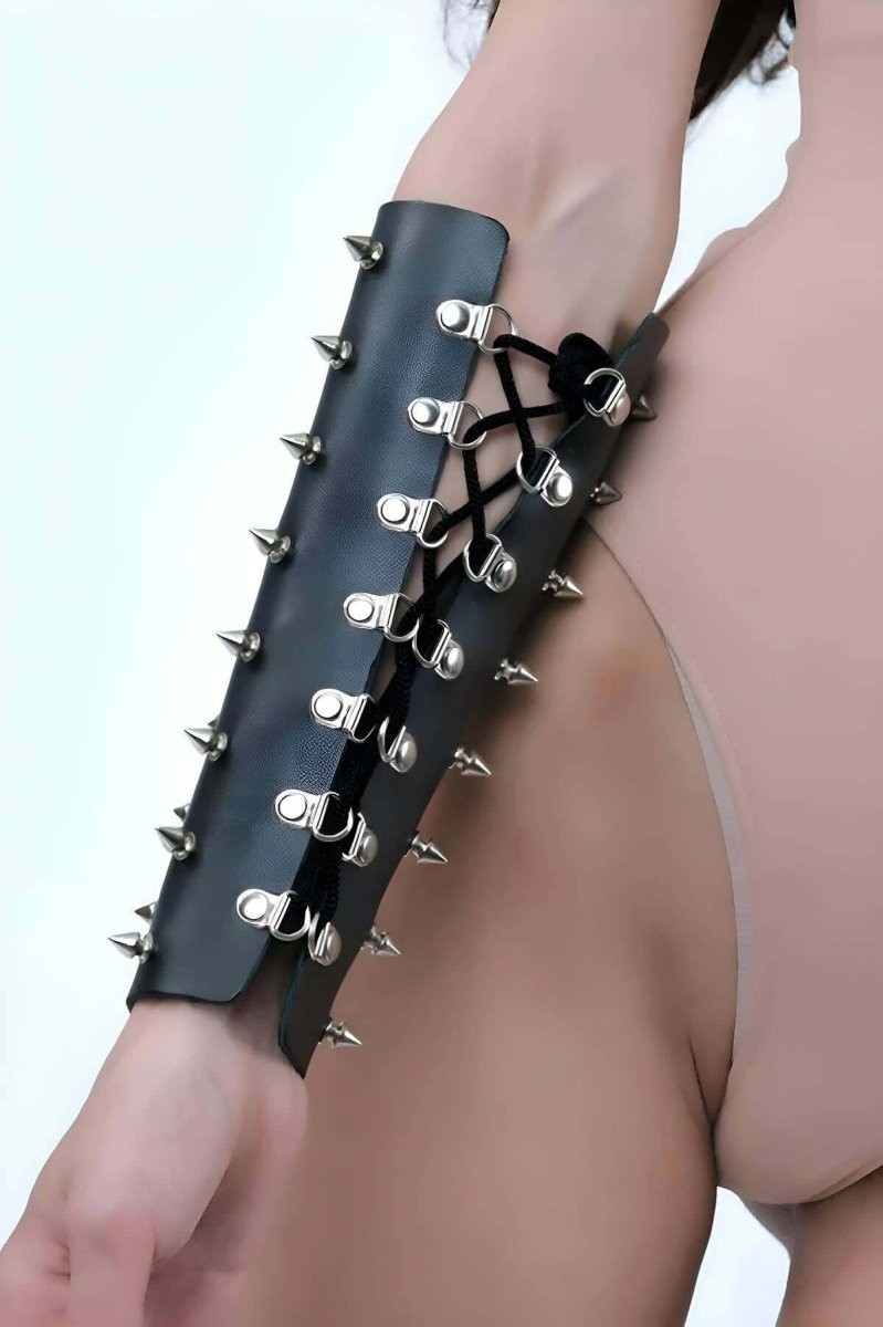 Çamaşır Kenti Çivi Detaylı Kol Takısı, Vücut Aksesuar Deri Harness - BRF1270
