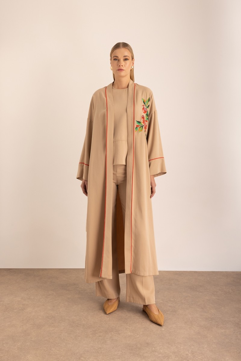 Aker Bej Kontrast Biyeli Nakış Detaylı Kuşaklı Tencel Kimono görsel 2