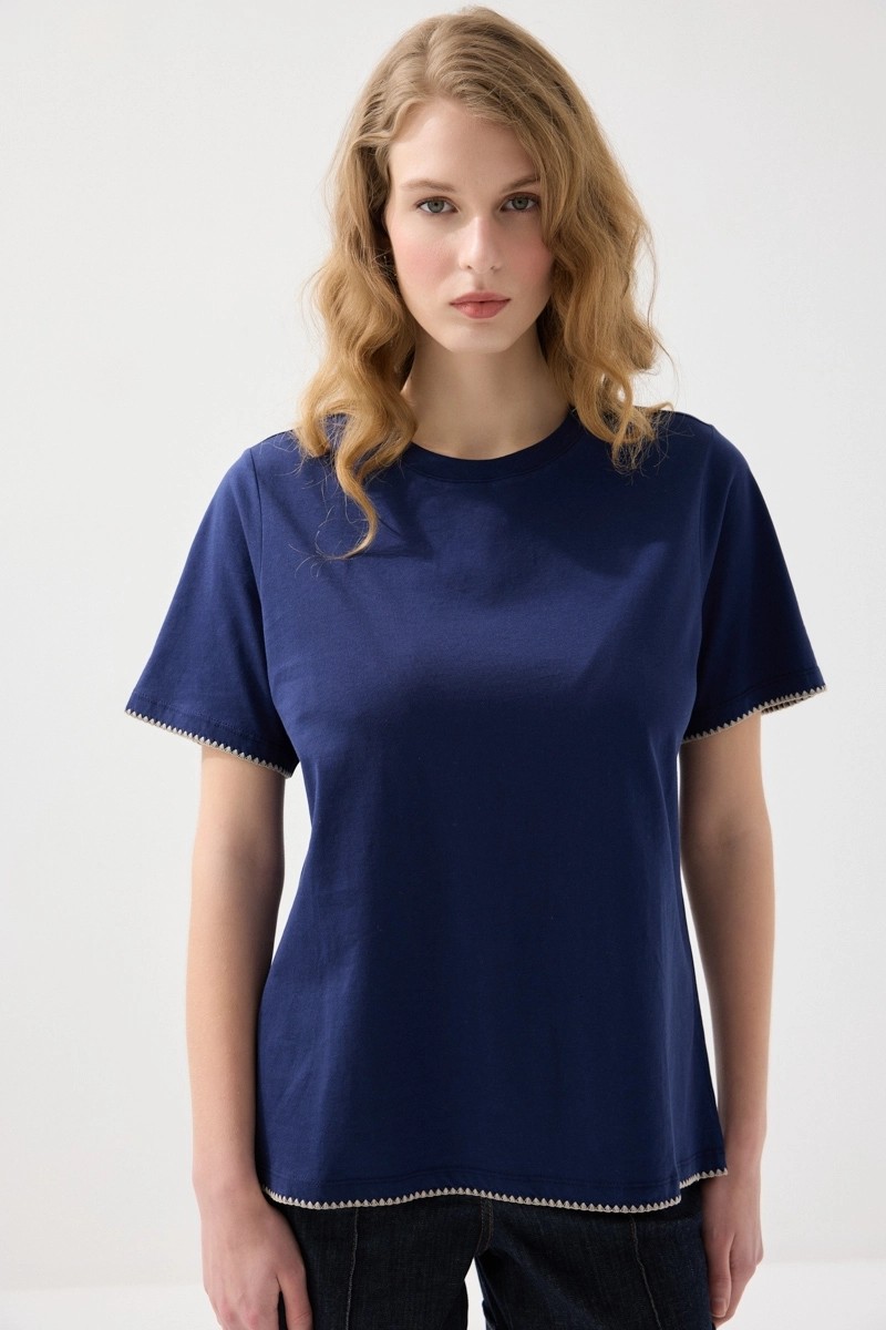 Gusto Kontrast Nakış Detaylı Pamuk T-Shirt - Lacivert