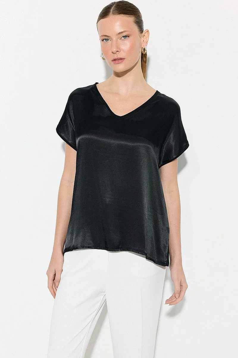 Gusto V Yaka Önü Saten Tshirt - Siyah görsel 6