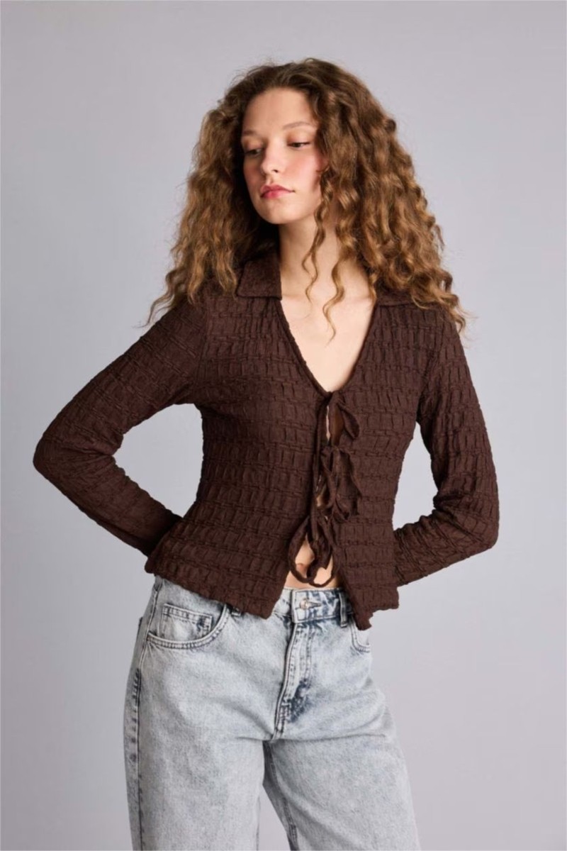 DeFacto Fitted Gömlek Yaka Kırışık Dokulu Uzun Kollu Bluz G9513AX26SP görsel 8