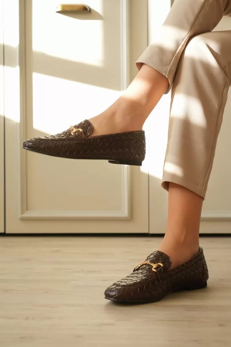 Alfaze Acı Kahve Deri Örgü Dokulu Gold Tokalı Şık Kadın Loafer Ayakkabı Topuk Boyu 1 cm