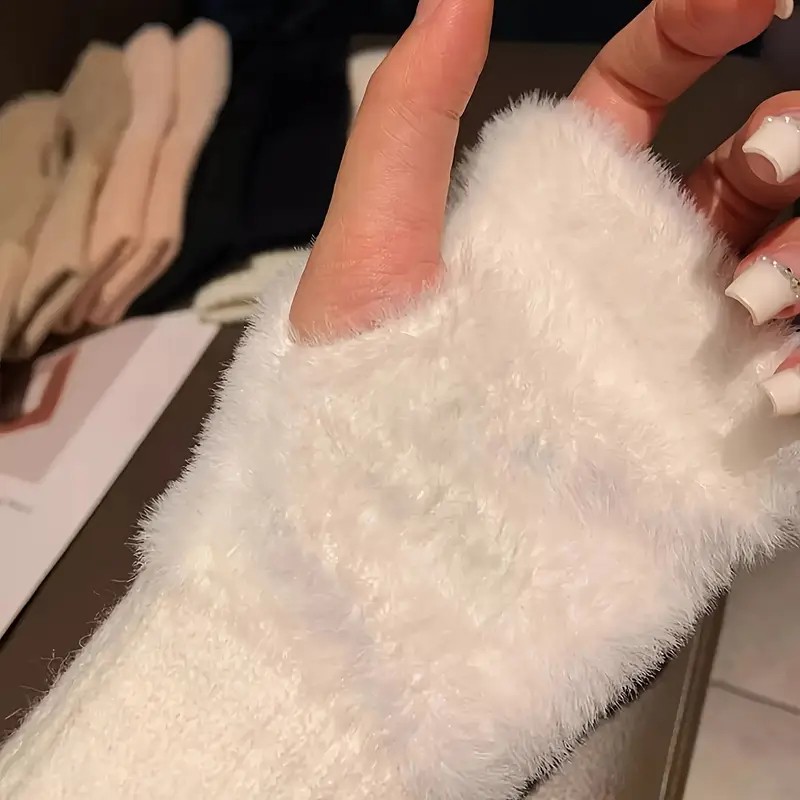 Hitit Socks Kadın 1 Çift Kışlık Parmaksız Termal Esnek Polarlı Peluş Eldiven Beyaz görsel 2