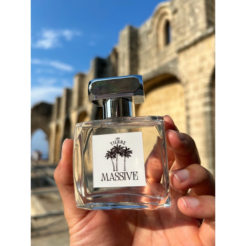 Les Tierre Massive Pink Desert(Lattafa Yaraa) Orkide, Tropikal Meyve ve Pudra Temalı Kadın Parfümü 50 ml