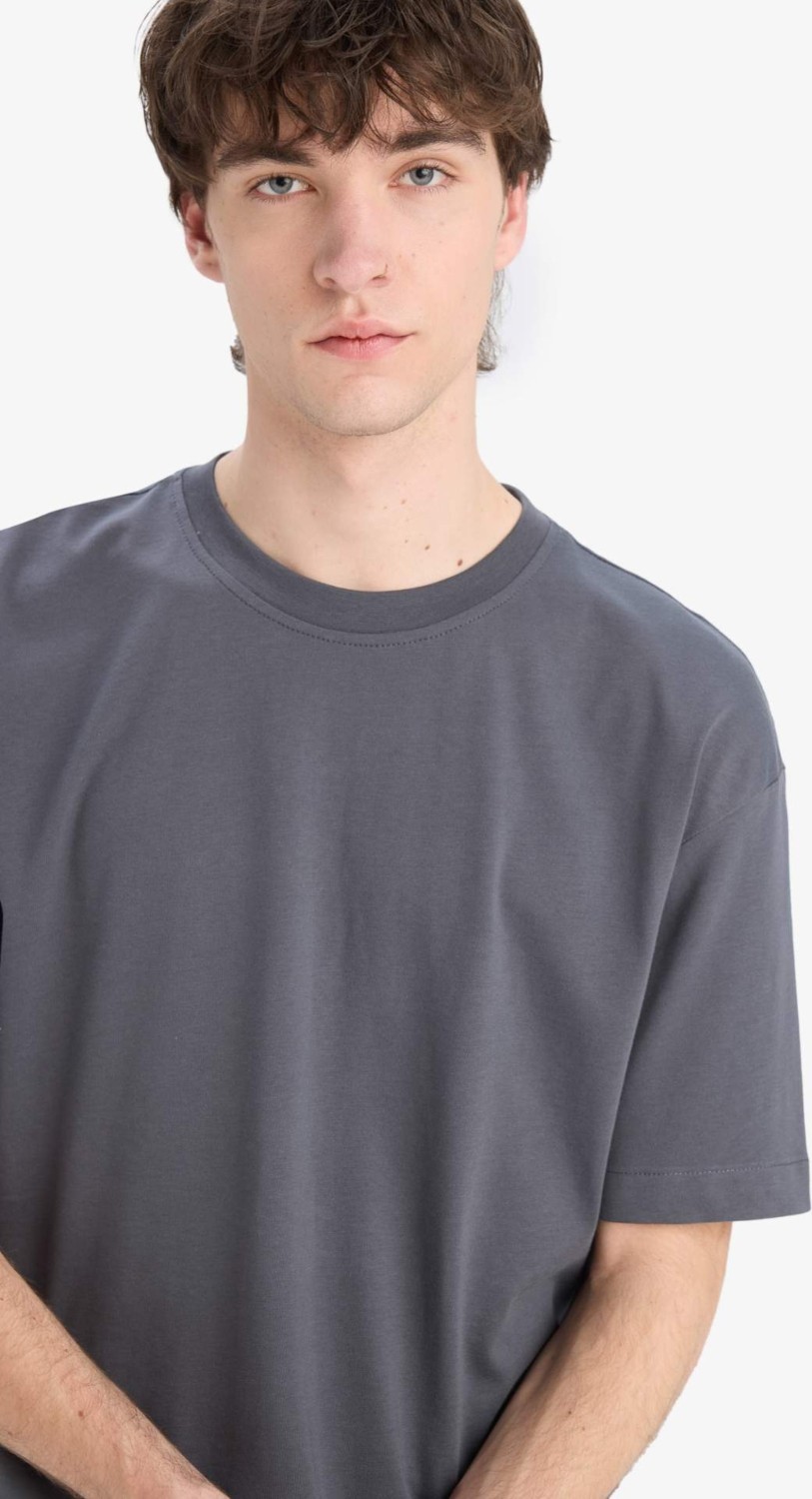 DeFacto %100 Pamuk Oversize Bisiklet Yaka Basic Kısa Kollu Tişört E6885AXNS