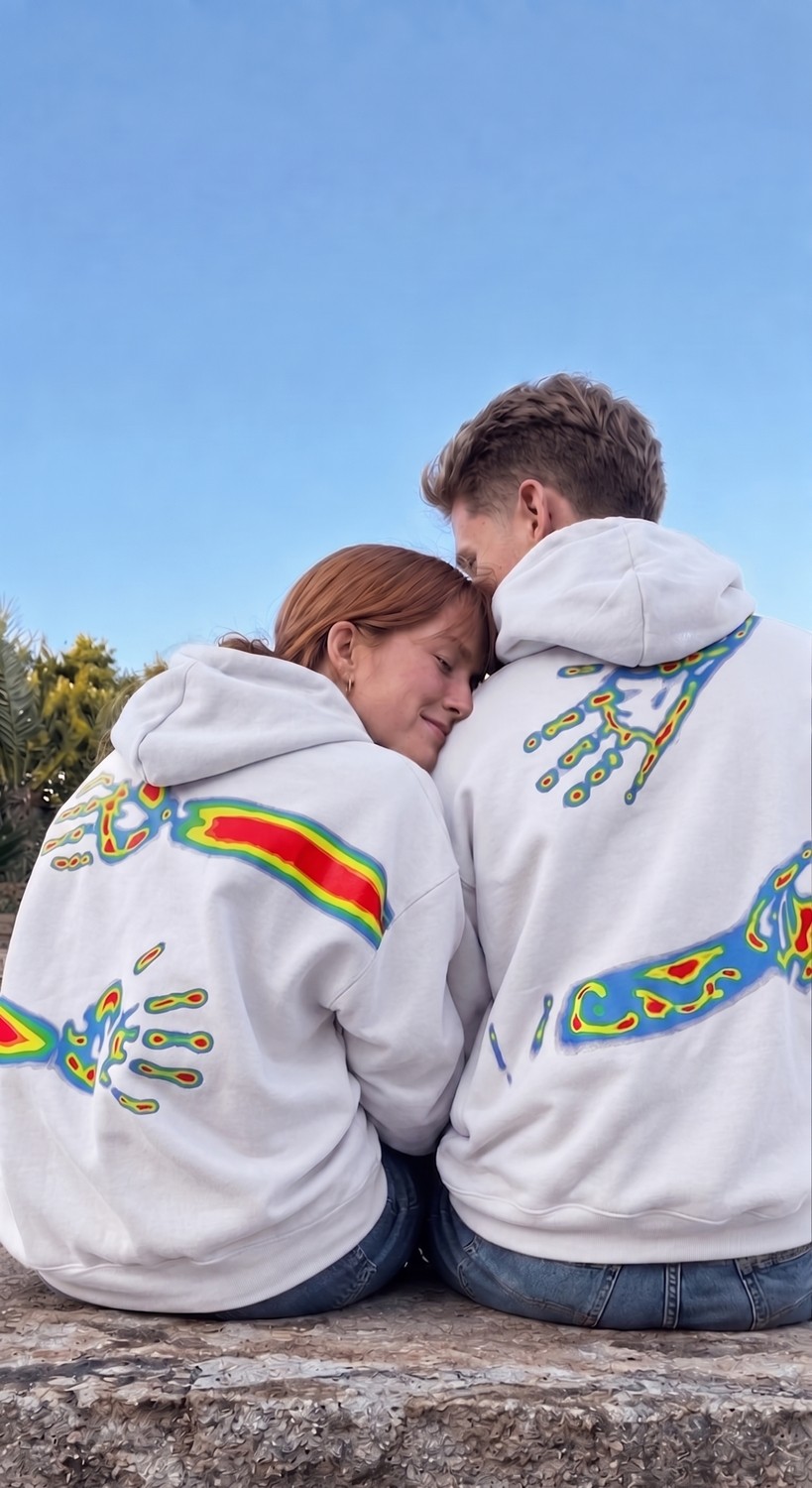 Macklin Sevgili - Arkadaş Çift Kombini Sarılan Eller Sırt Baskılı Özel Tasarım Kapüşonlu Sweatshirt 2li Takım görsel 4