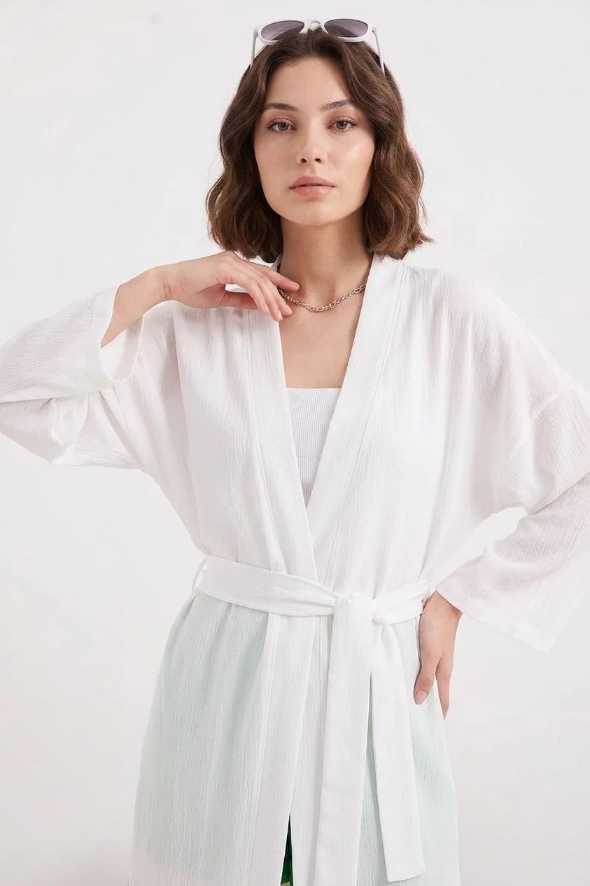 buğrahayalin Kadın V Yaka Kuşaklı Yırtmaçlı Beyaz Kimono görsel 2