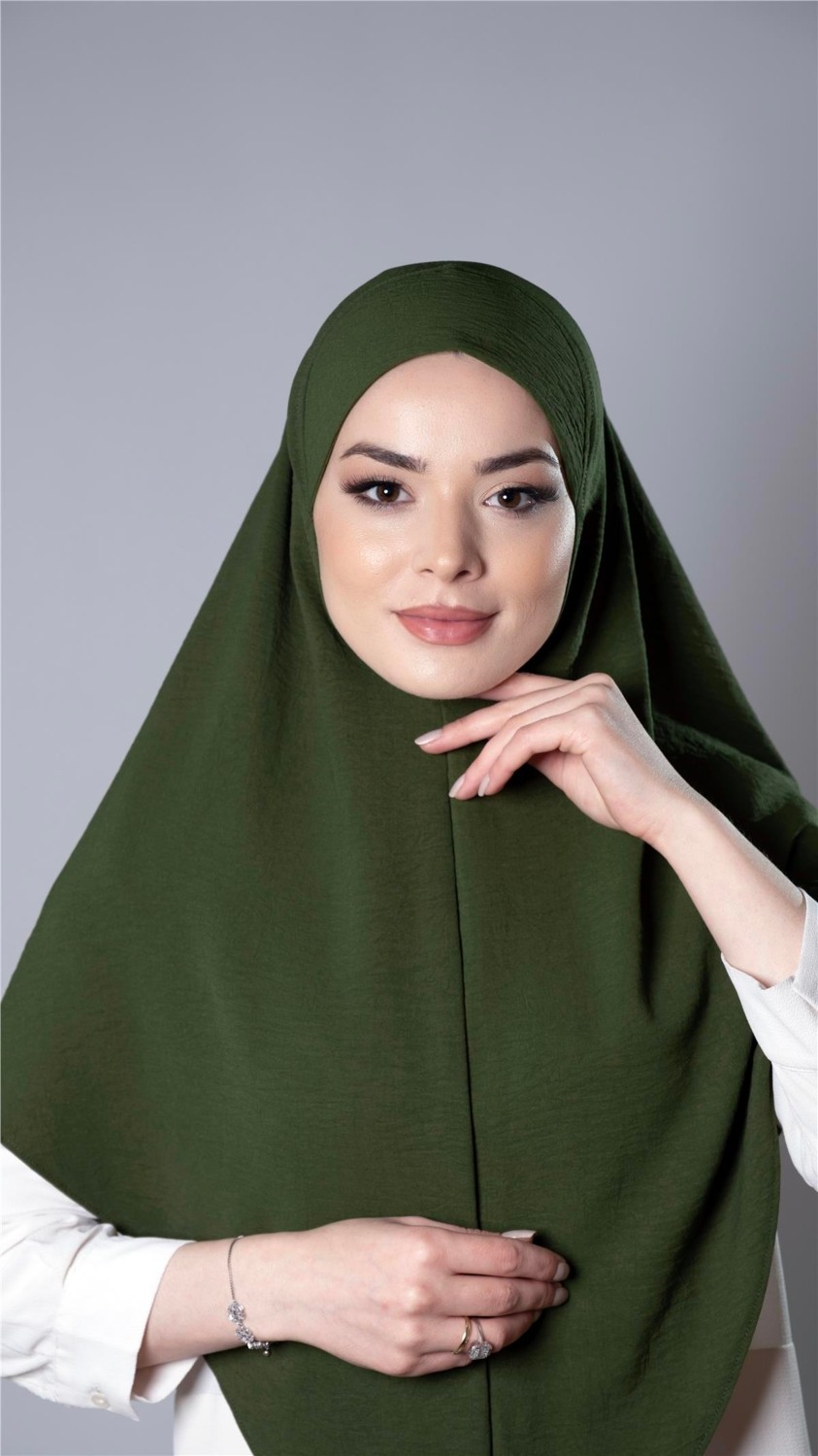Hürrem Bone Lacivert Pratik Hazır Geçmeli Tesettür Eşarp Aerobin Kumaş Düz Hijab 2309_02 görsel 2
