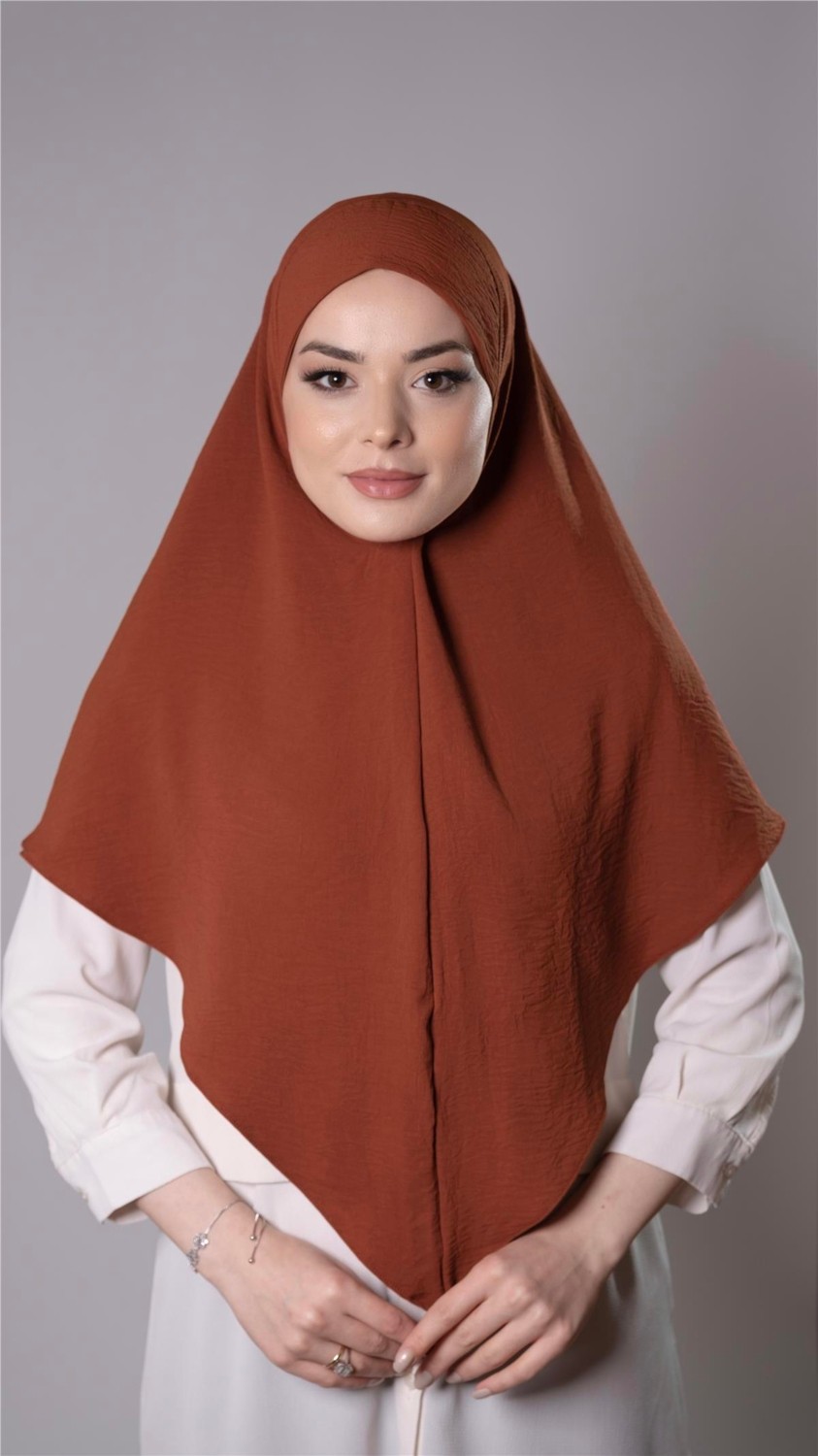 Hürrem Bone Lacivert Pratik Hazır Geçmeli Tesettür Eşarp Aerobin Kumaş Düz Hijab 2309_02