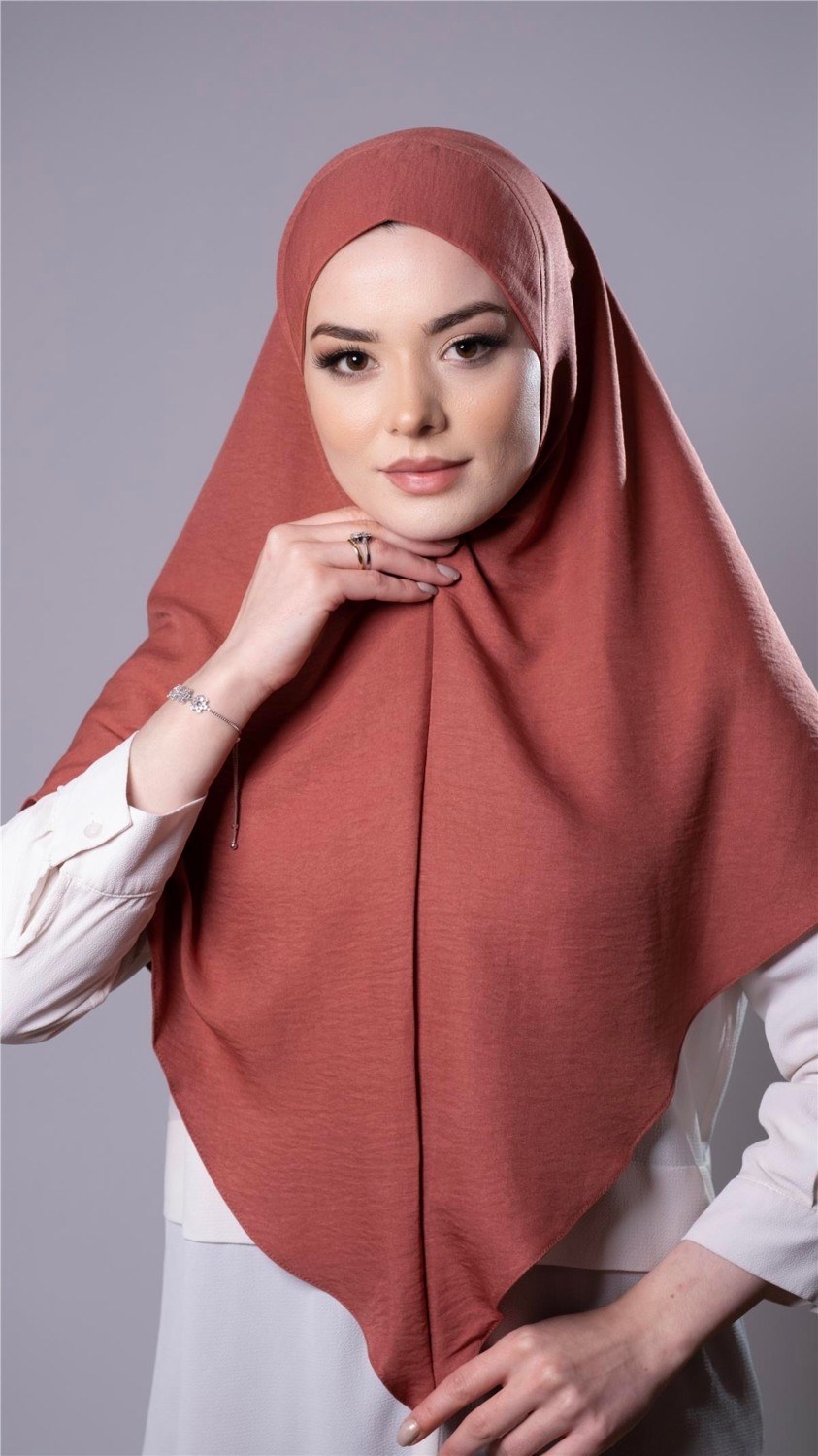 Hürrem Bone Taba Pratik Hazır Geçmeli Tesettür Eşarp Pamuk Caz Kumaş Düz Hijab 2306_33 görsel 2