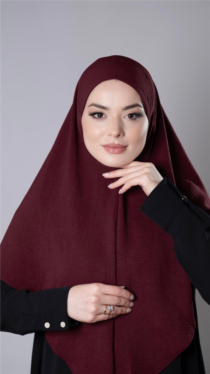 Hürrem Bone Lacivert Pratik Hazır Geçmeli Tesettür Eşarp Aerobin Kumaş Düz Hijab 2309_02 görsel 6