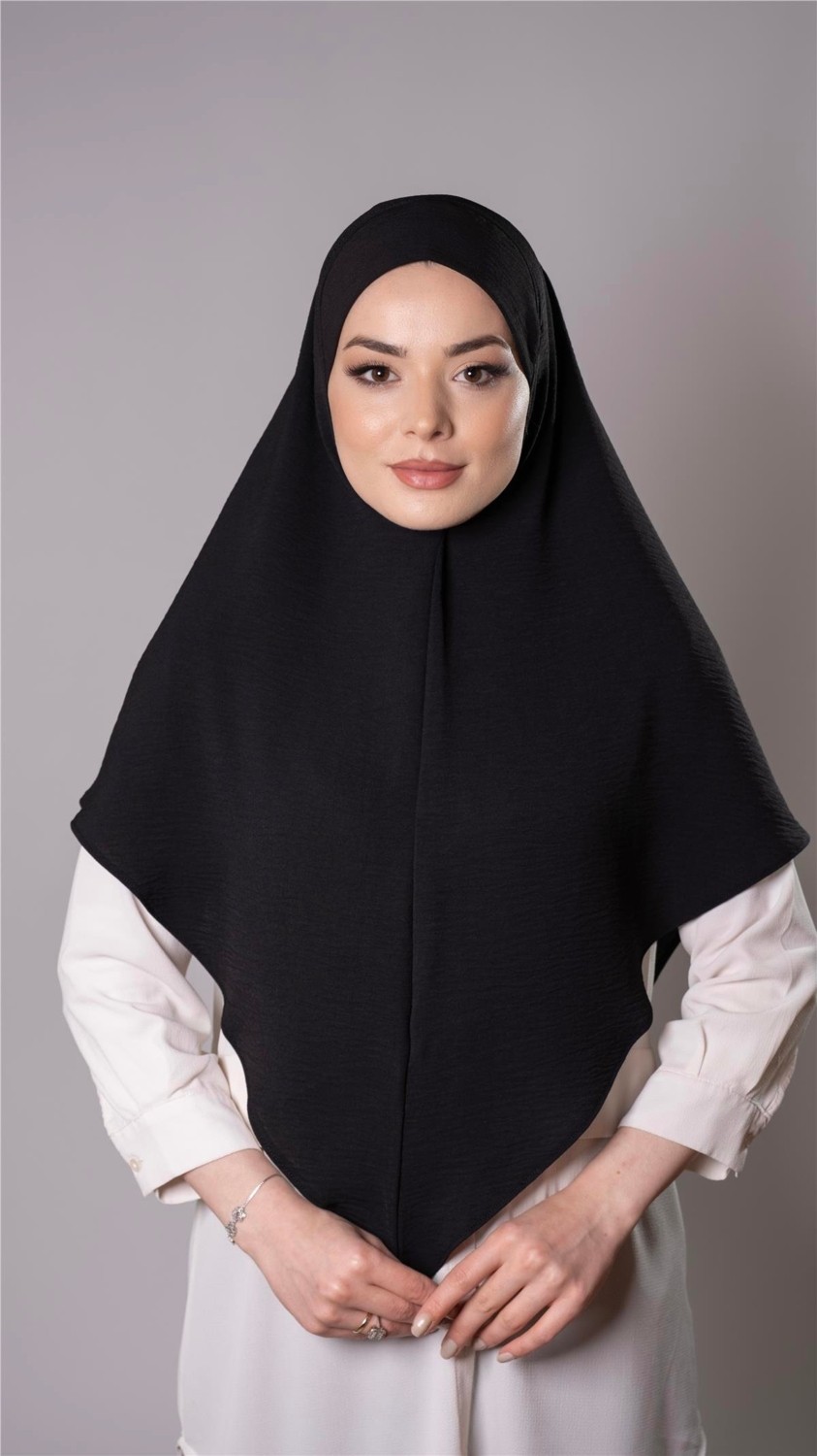 Hürrem Bone Lacivert Pratik Hazır Geçmeli Tesettür Eşarp Aerobin Kumaş Düz Hijab 2309_02